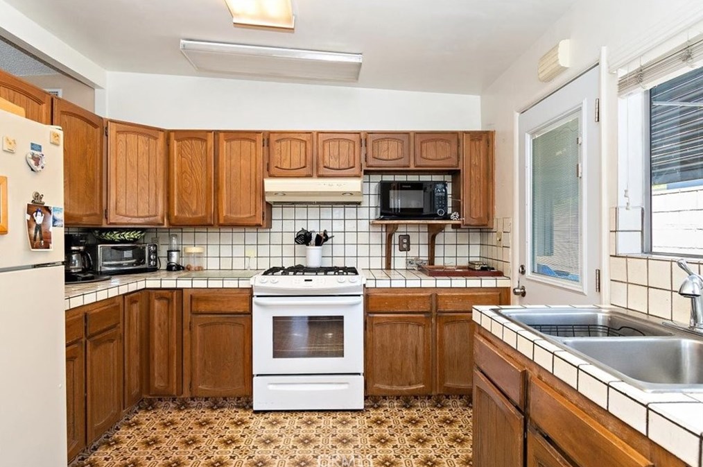 549 Greenhaven St, Covina CA  91722-2104 exterior