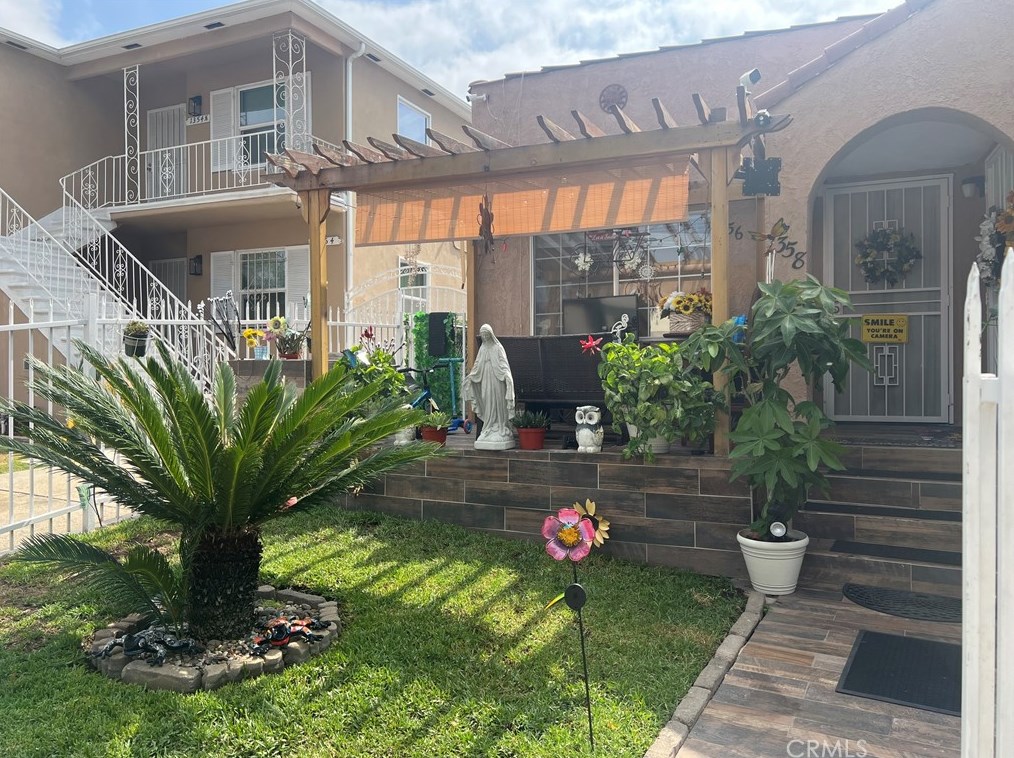 1356 Meadowbrook Ave, Los Angeles, CA 90019-2871
