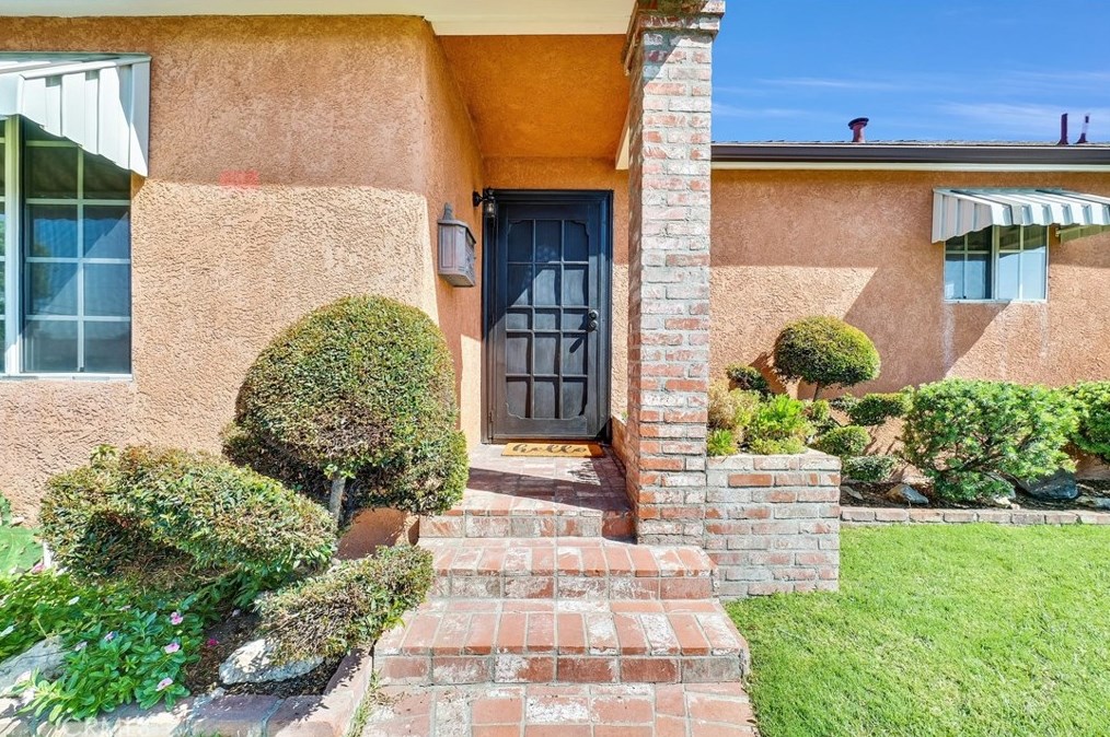 213 E Kelby St, Covina, CA 91723