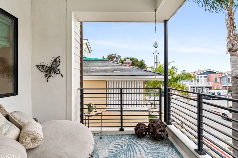 115 Bay Ave, Newport Beach CA  92662-1045 exterior