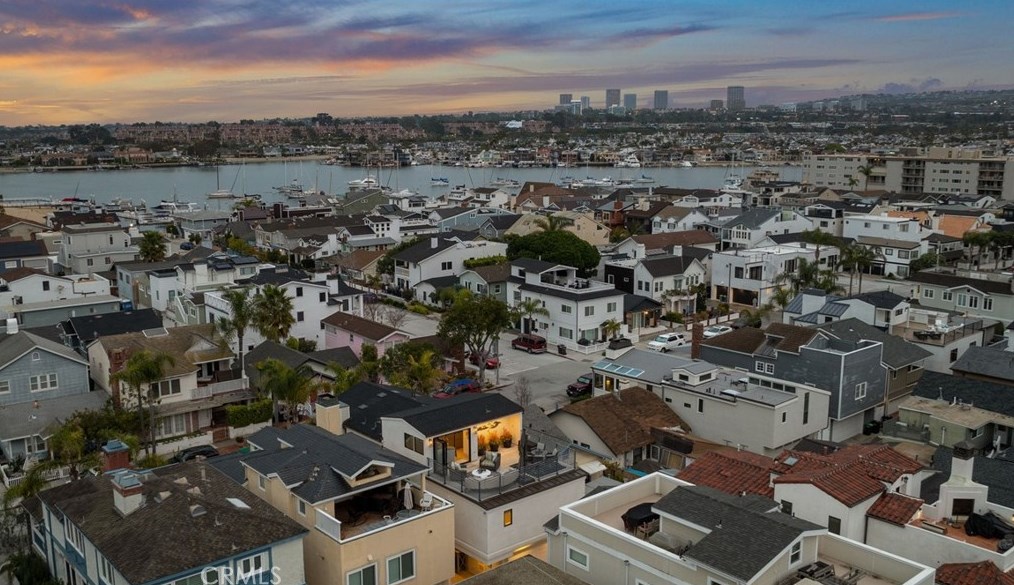 115 Bay Ave, Newport Beach CA  92662-1045 exterior