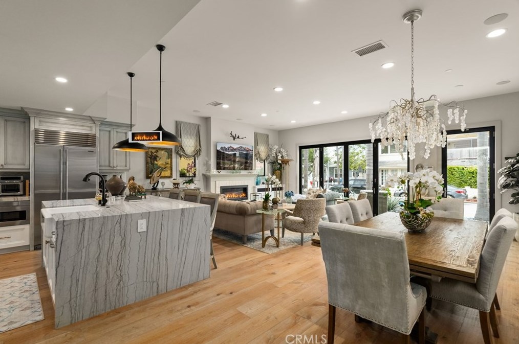 115 Bay Ave, Newport Beach CA  92662-1045 exterior