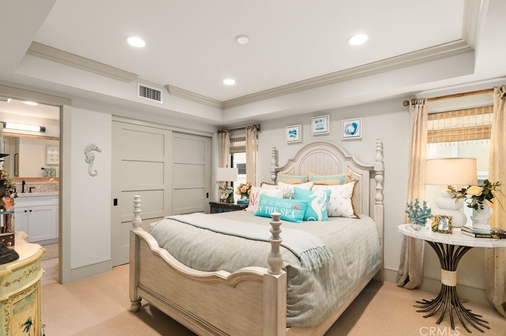 115 Bay Ave, Newport Beach CA  92662-1045 exterior