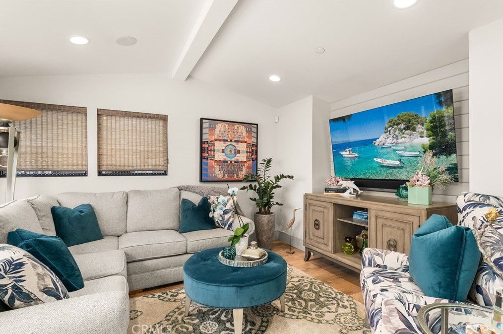 115 Bay Ave, Newport Beach CA  92662-1045 exterior