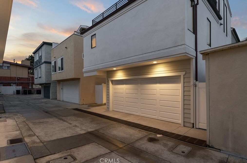 115 Bay Ave, Newport Beach CA  92662-1045 exterior