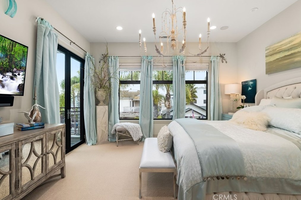 115 Bay Ave, Newport Beach CA  92662-1045 exterior