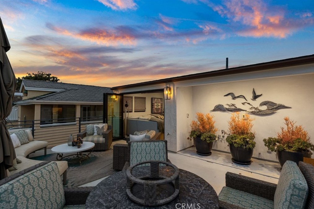 115 Bay Ave, Newport Beach CA  92662-1045 exterior