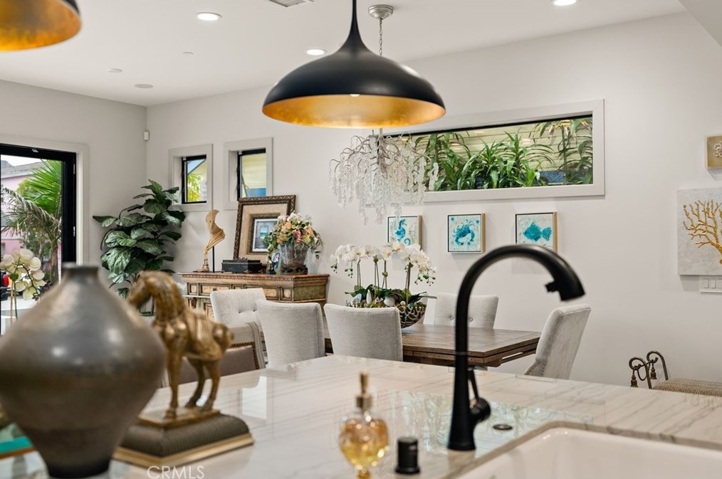 115 Bay Ave, Newport Beach CA  92662-1045 exterior