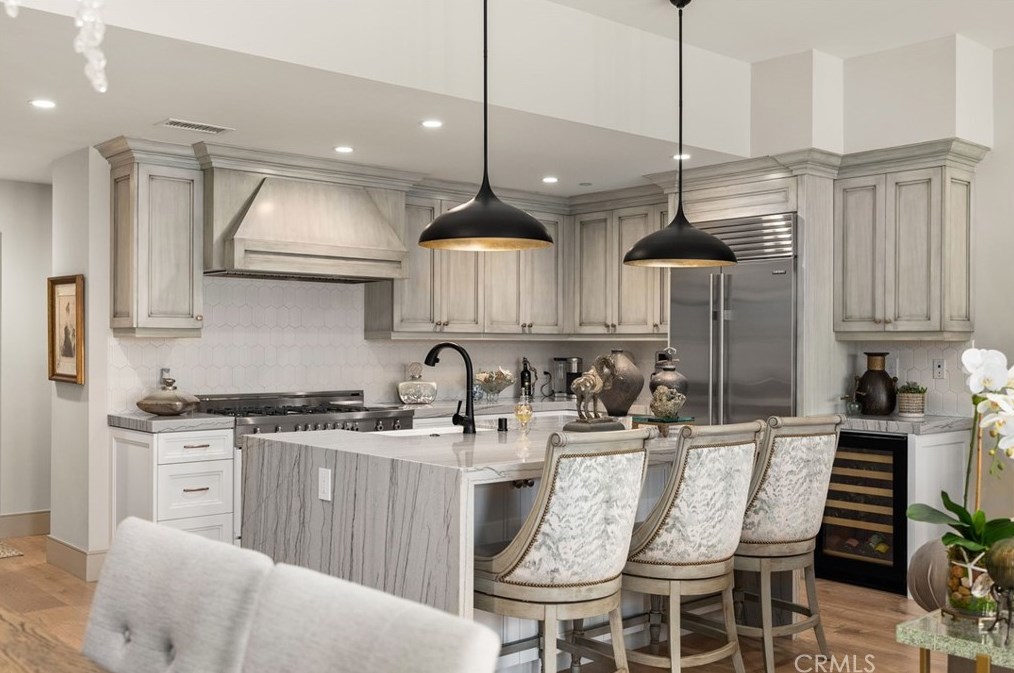 115 Bay Ave, Newport Beach CA  92662-1045 exterior