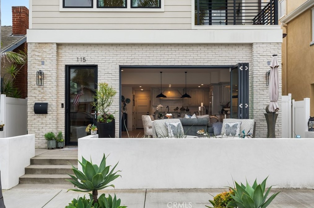 115 Bay Ave, Newport Beach CA  92662-1045 exterior