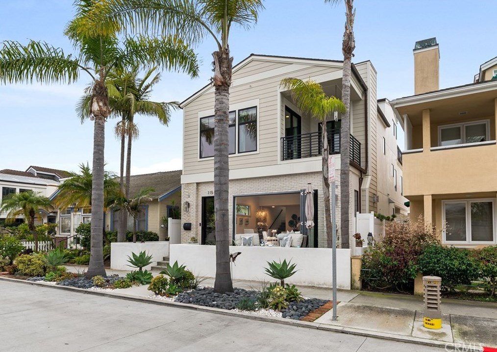 115 Bay Ave, Newport Beach CA  92662-1045 exterior