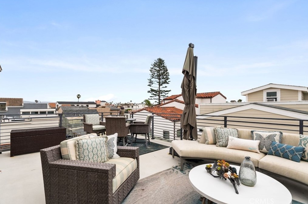 115 Bay Ave, Newport Beach CA  92662-1045 exterior
