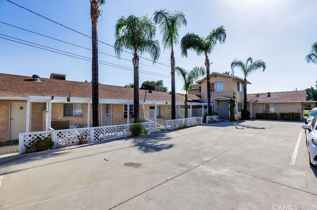 845 E 6th St, Beaumont, CA 92223
