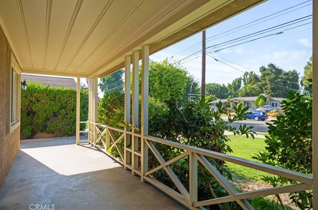 424 5th St, Ontario, CA 91762-1637
