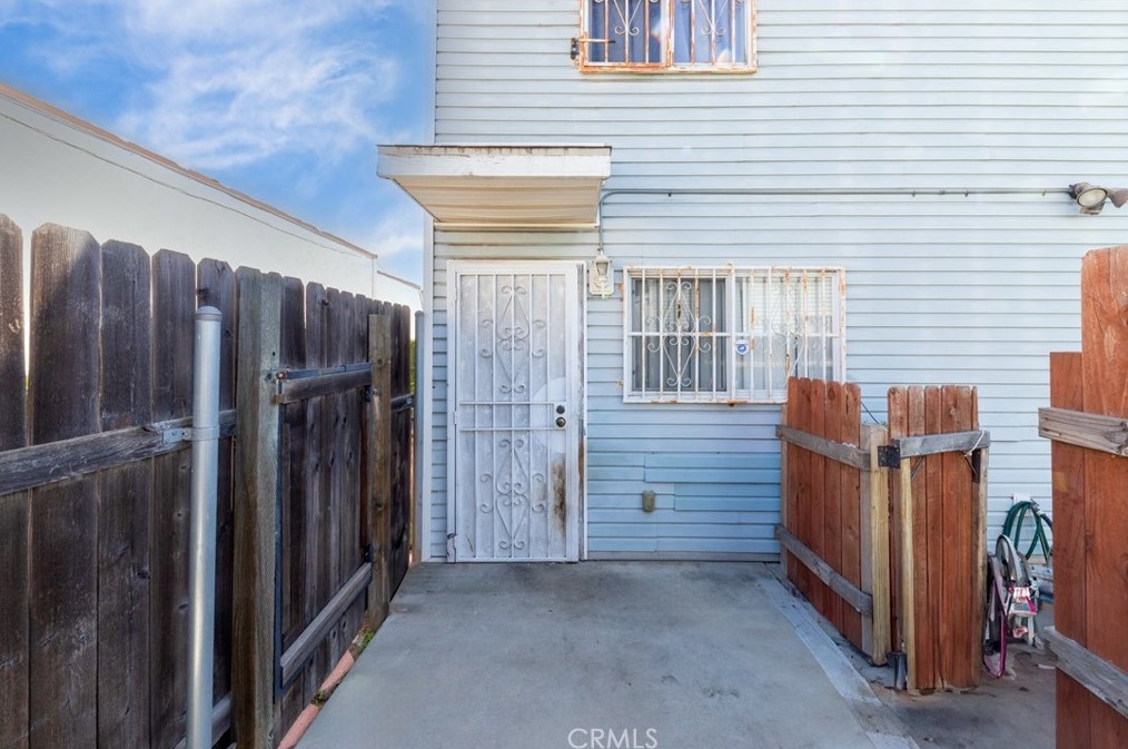 10517 Broadway, Los Angeles CA  90061-2021 exterior
