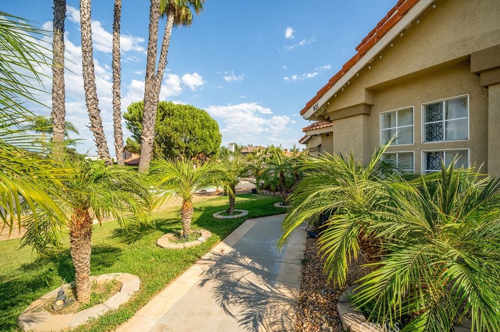 921 W Mesa Dr, Rialto, CA 92376
