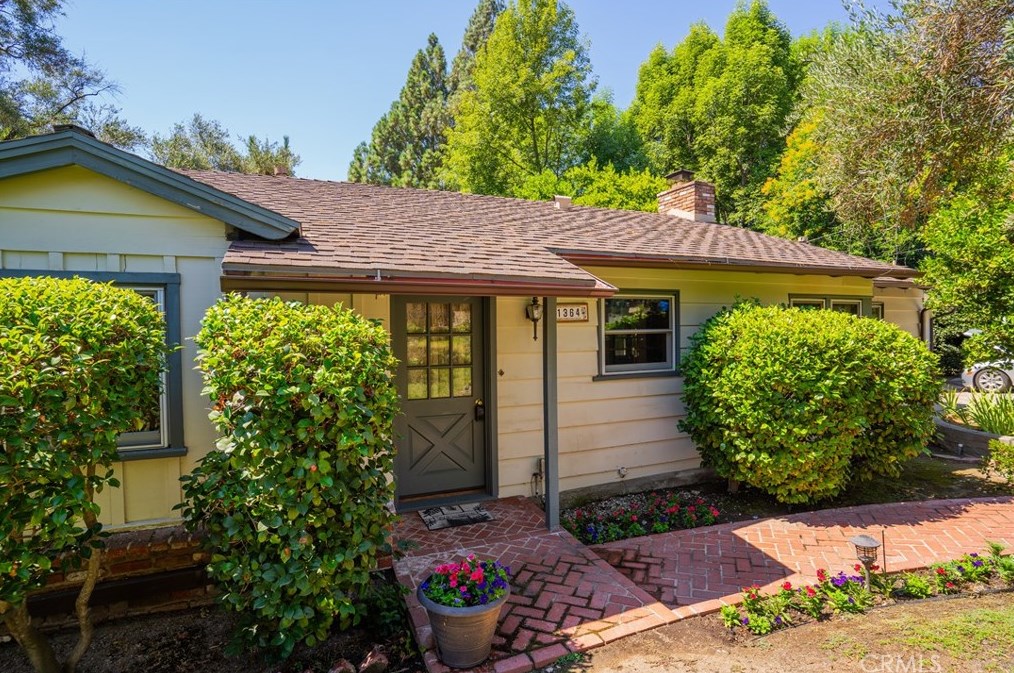 1364 Green Ln, La Canada, CA 91011-1705