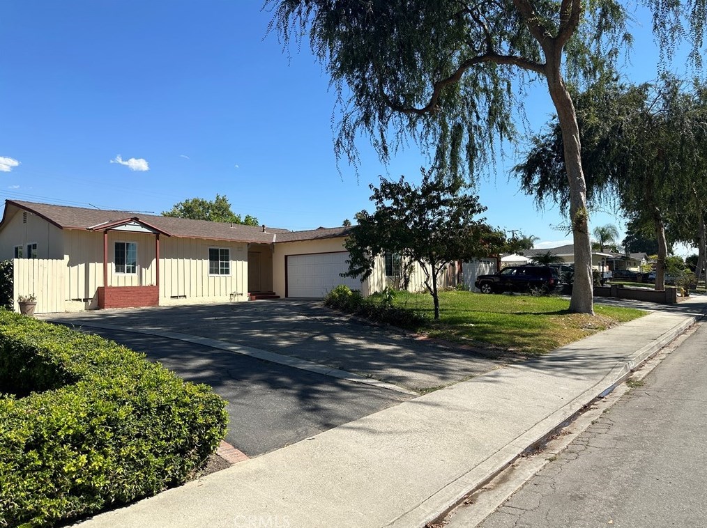 897 Collingswood Dr, Pomona, CA 91767