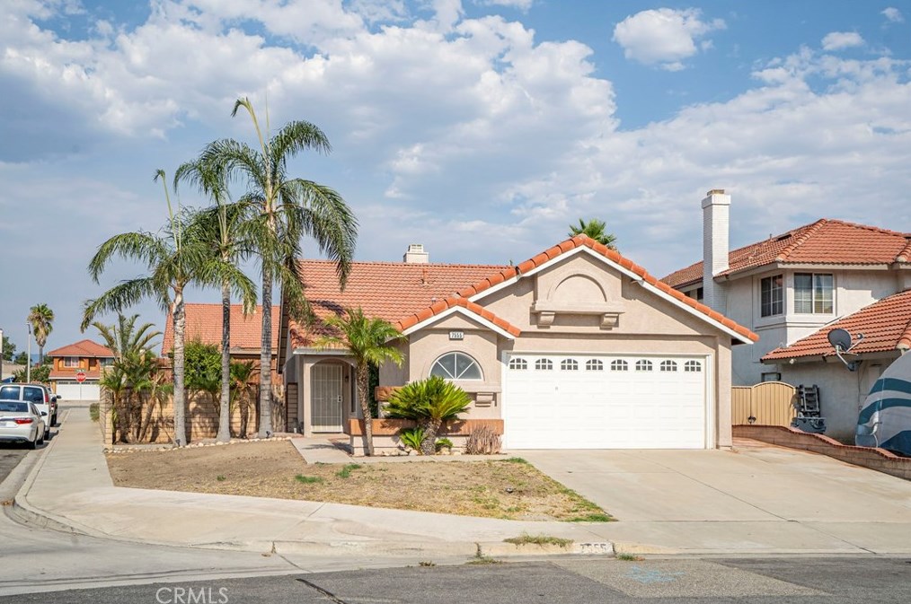 7555 Honeysuckle St, Fontana, CA 92336