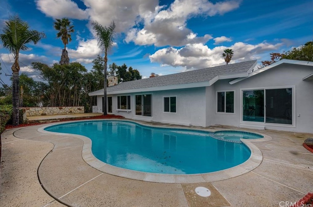 1605 Via Vis Dr, Riverside CA  92506-5321 exterior