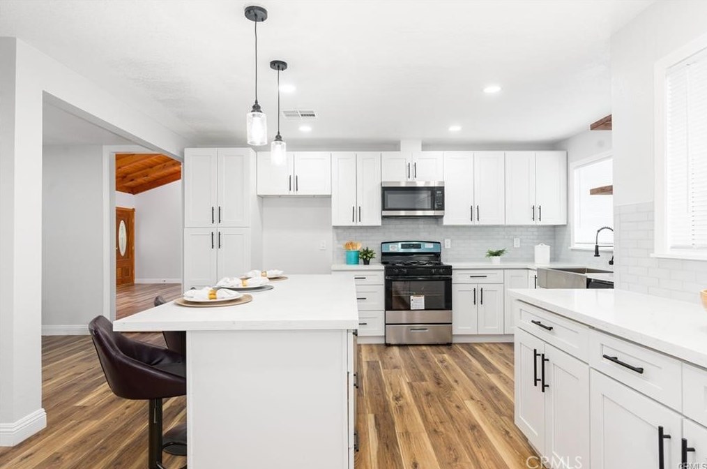 1605 Via Vis Dr, Riverside CA  92506-5321 exterior