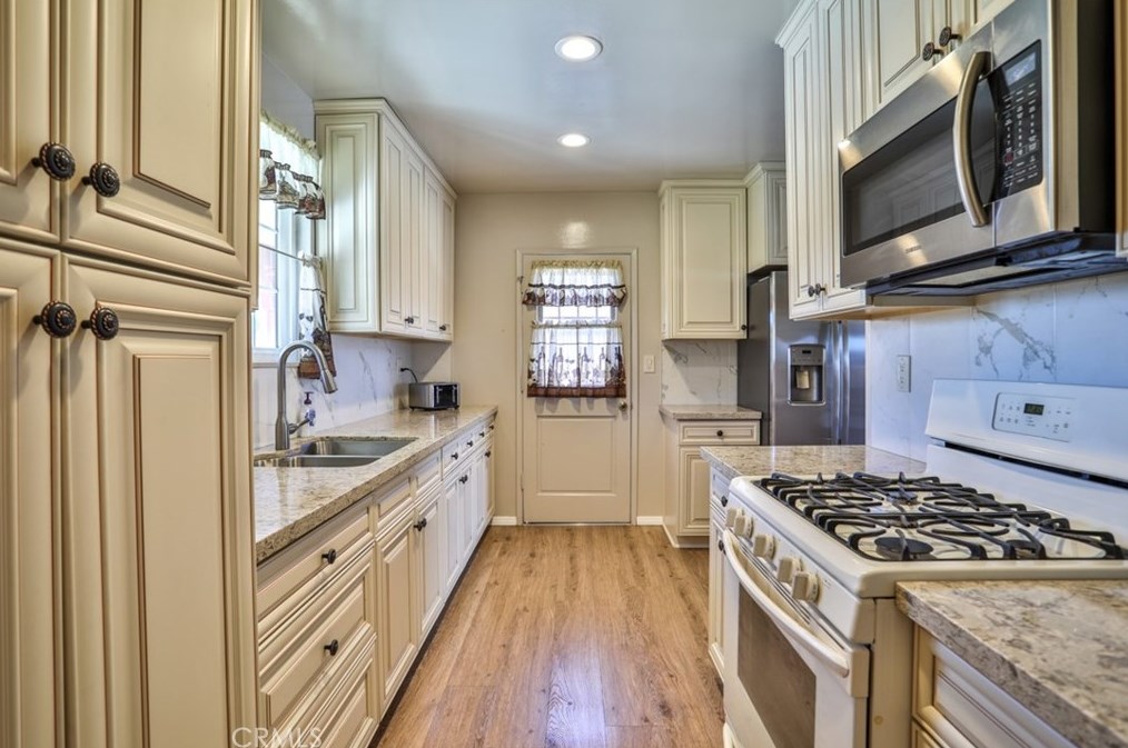 2403 Neptune St, Pomona, CA 91767