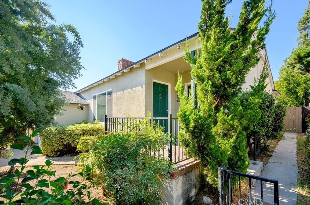 983 Athens St, Altadena, CA 91001-1701
