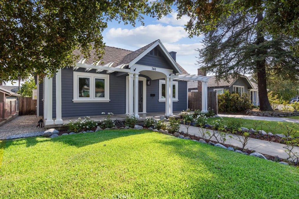 746 E Foothill Blvd, Monrovia, CA 91016