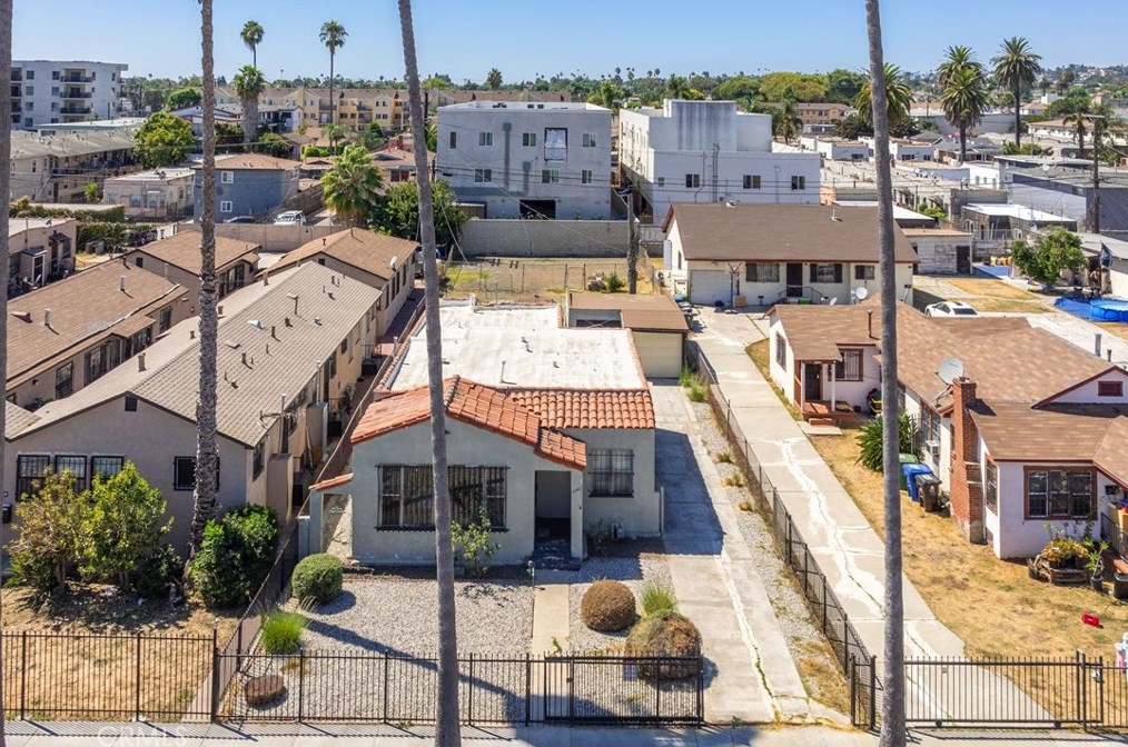 6341 Victoria Ave, Los Angeles, CA 90043-3909