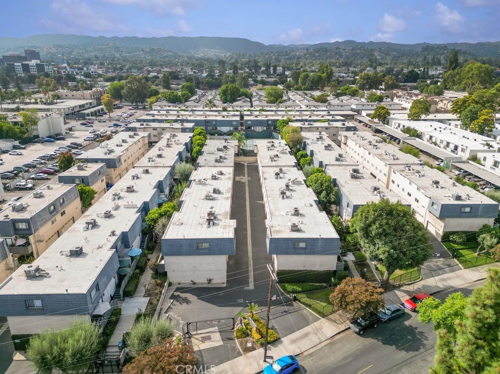 18550 Hatteras St, Los Angeles CA  91356-1959 exterior