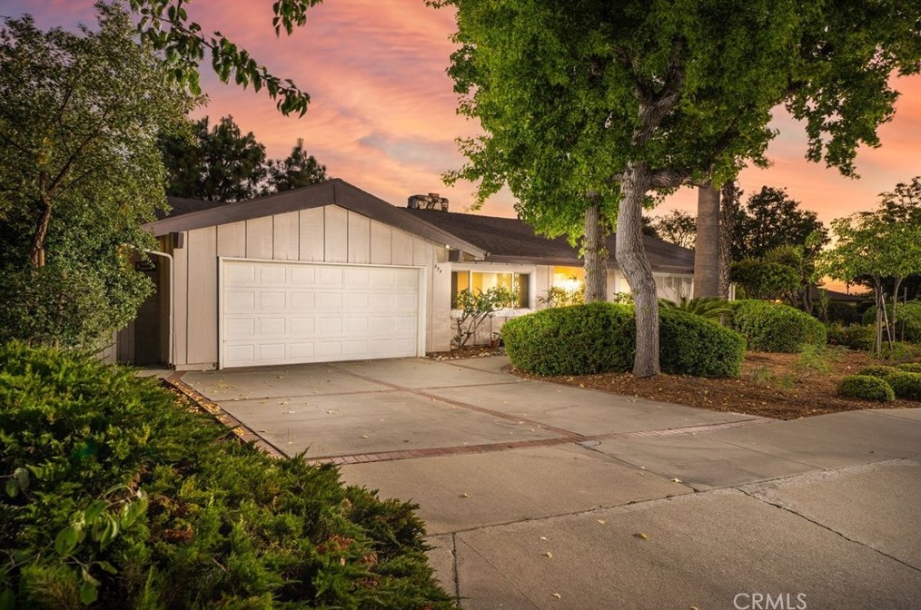 994 Richmond Dr, Claremont, CA 91711