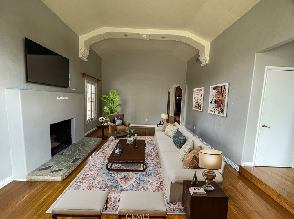 426 S Clark Dr, Beverly Hills, CA 90211