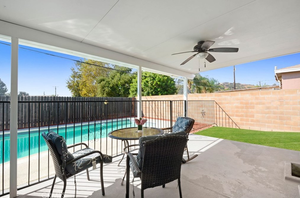 1303 S Valley Center Ave, Glendora, CA 91740