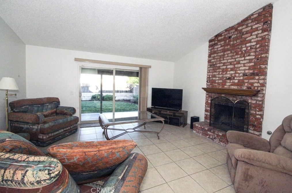9107 Croce Dr, Fontana, CA 92335