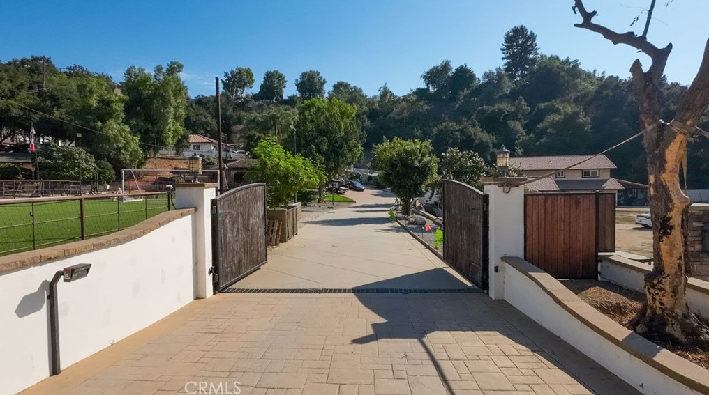 21140 E Covina Hills Rd, Covina, CA 91724