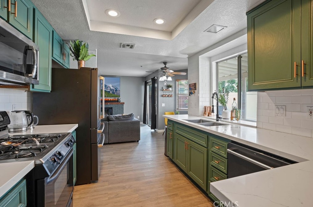 13567 Brandon Ct, Fontana CA  exterior
