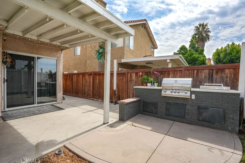 13567 Brandon Ct, Fontana CA  exterior