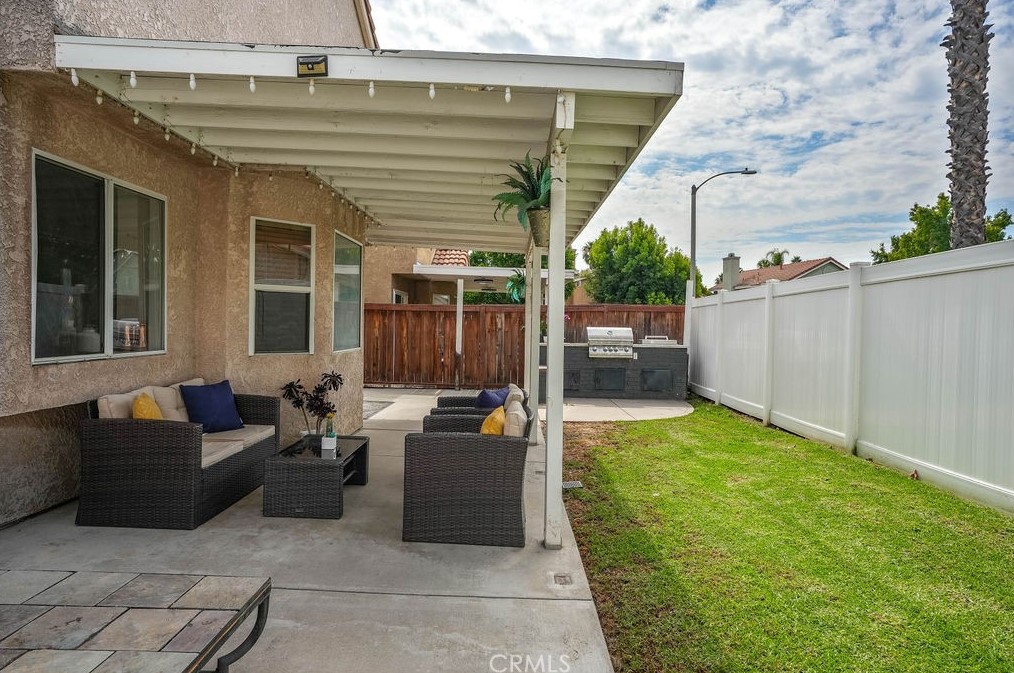 13567 Brandon Ct, Fontana CA  exterior