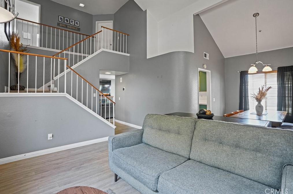 13567 Brandon Ct, Fontana CA  92336-3944 exterior