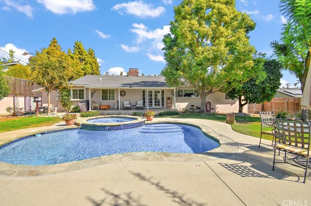 717 Bubbling Well Dr, Glendora, CA 91741