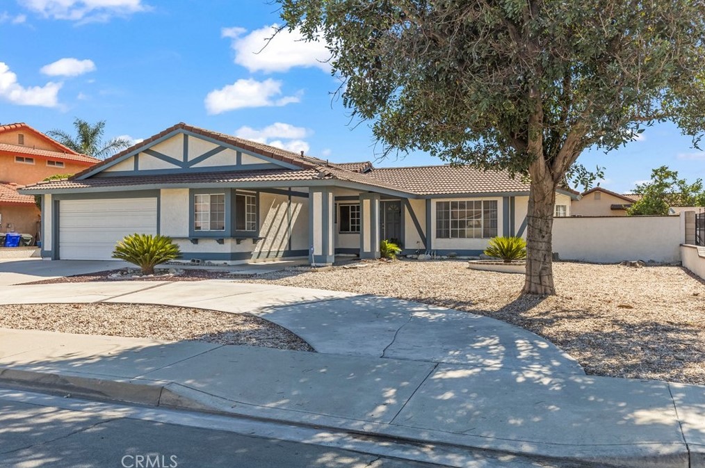 996 La Gloria Dr, Rialto, CA 92377-8209