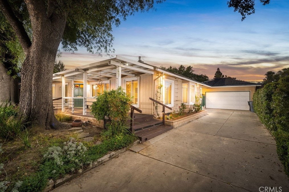 1152 N Cambridge Ave, Claremont, CA 91711