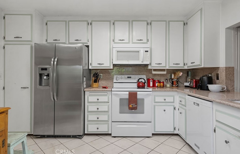 427 Champlain Dr, Claremont, CA 91711