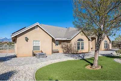 7922 Los Palmas Drive, Oak Hills, CA 92344 - Photo 6