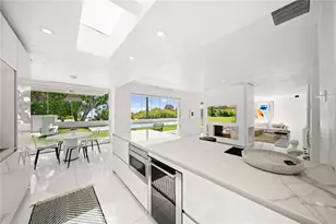 1046 N Hillcrest Rd, Beverly Hills, CA 90210 - Photo 24