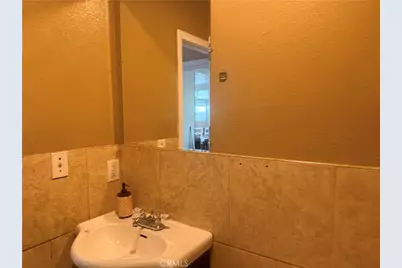 815 E 80th Street, Los Angeles, CA 90001 - Photo 14