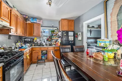 439 W 76th Street, Los Angeles, CA 90003 - Photo 16
