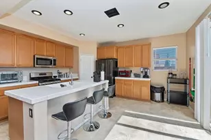 15165 Bluffside Ln, Victorville, CA 92394 - Photo 12