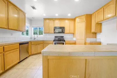 11221 Omelveny Road, Oak Hills, CA 92344 - Photo 14