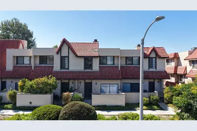 27669 Ironstone Drive #3, Canyon Country, CA 91387 - Photo 2